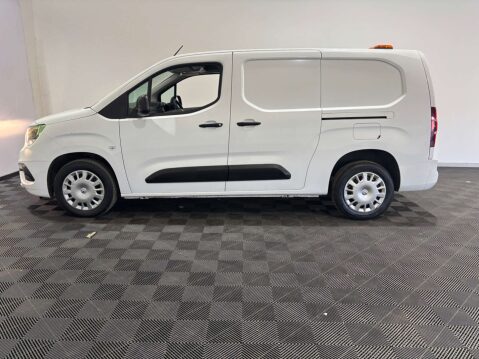 Vauxhall Combo 2300 1.5 SportIVE TD S/S 13