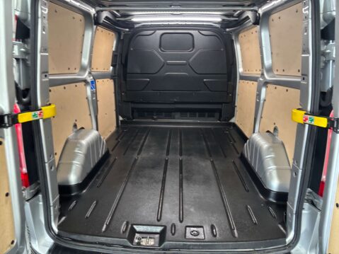 Ford Transit Custom 300 SWB Limited EcoBlue 37