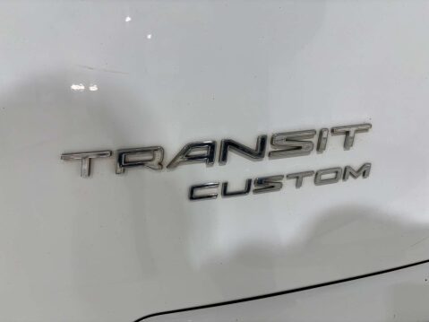 Ford Transit Custom 280 SWB Limited EcoBlue 32