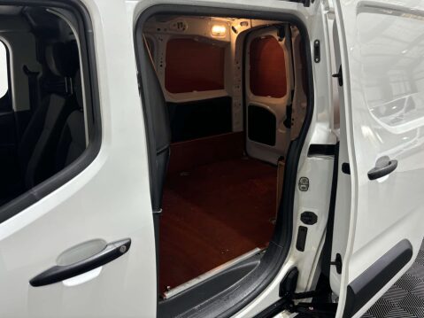 Peugeot Partner Professional 1.5 Premium Blue HDi SWB 51