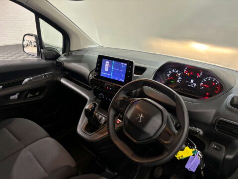Peugeot Partner Professional 1.5 Premium Blue HDi SWB 16