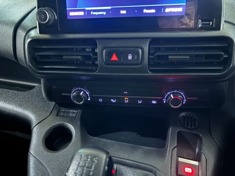 Peugeot Partner Professional 1.5 Premium Blue HDi SWB 25
