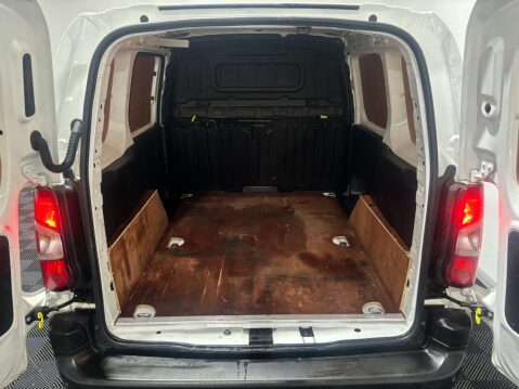Peugeot Partner Professional 1.5 Premium Blue HDi SWB 13