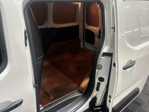 Peugeot Partner Professional 1.5 Premium Blue HDi SWB 22