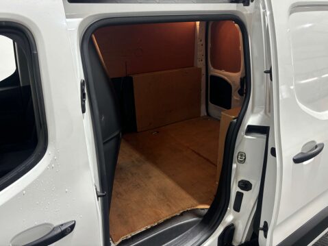 Peugeot Partner Professional 1.5 Premium Blue HDi SWB 13