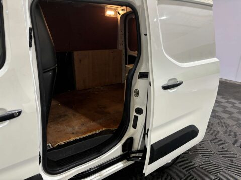 Peugeot Partner Professional 1.5 Premium Blue HDi SWB 13