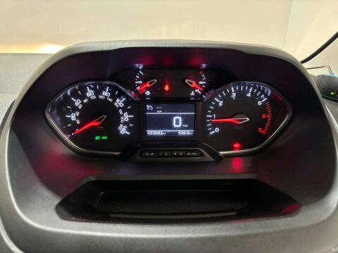 Peugeot Partner Professional 1.5 Premium Blue HDi SWB 6