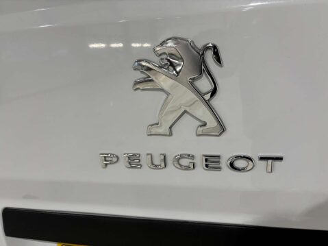 Peugeot Boxer 335 2.2 Professional Prem+ L2H2 BHDi 31