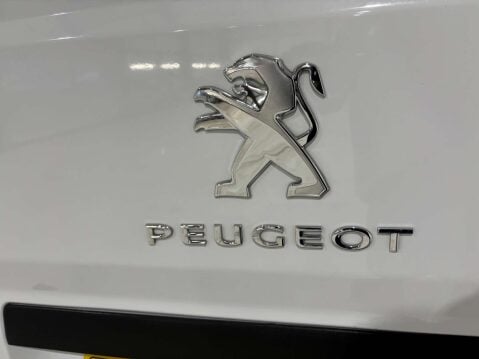 Peugeot Boxer 335 2.2 Professional Prem+ L2H2 BHDi 31