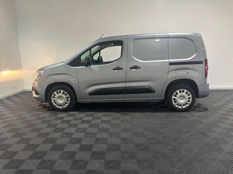 Vauxhall Combo 2300 1.5 Sportive S/S SWB 13