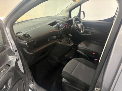Vauxhall Combo 2300 1.5 Sportive S/S SWB 16