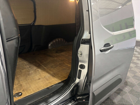Vauxhall Combo 2300 1.5 Sportive TD LWB 16