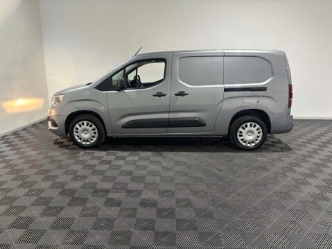 Vauxhall Combo 2300 1.5 Sportive TD LWB 13