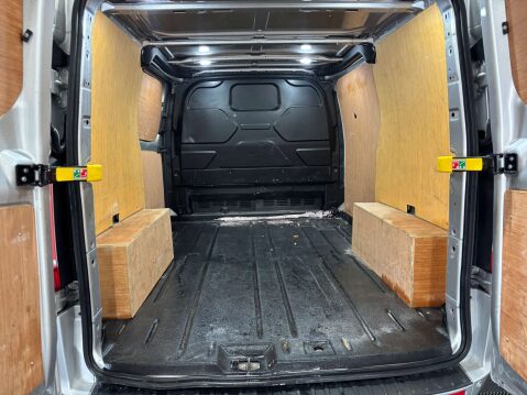Ford Transit Custom 320 Limited 2.0 EcoBlue Auto 10