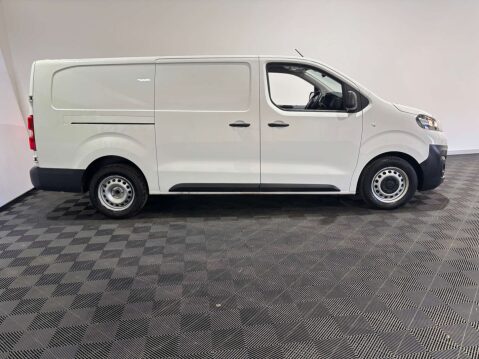 Vauxhall Vivaro F2900 Dynamic 1.5 S/S LWB 3