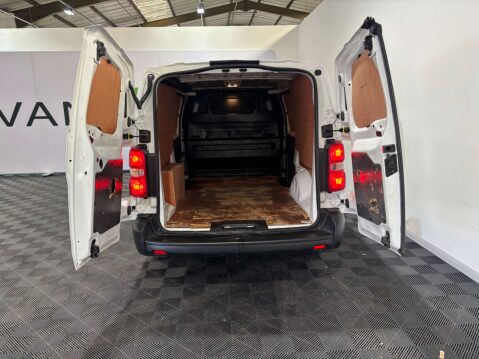 Vauxhall Vivaro F2900 Dynamic 1.5 S/S LWB 31