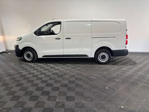 Vauxhall Vivaro F2900 Dynamic 1.5 S/S LWB 34