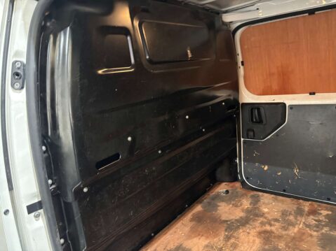 Vauxhall Vivaro F2900 Dynamic 1.5 S/S LWB 39