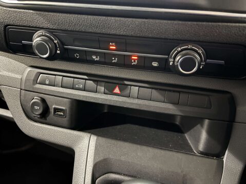 Vauxhall Vivaro F2700 Dynamic 1.5 SWB S/S 30