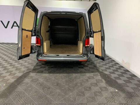 Volkswagen Transporter T28 Highline 2.0 TDI Semi-Auto SWB 7