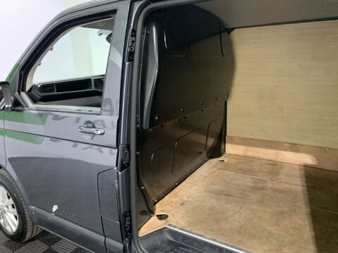 Volkswagen Transporter T28 Highline 2.0 TDI Semi-Auto SWB 10