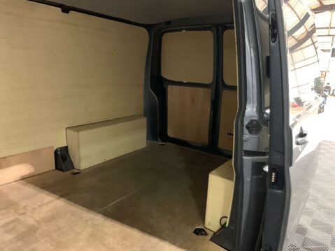 Volkswagen Transporter T28 Highline 2.0 TDI Semi-Auto SWB 12