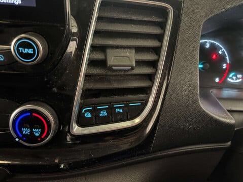 Ford Transit Custom 300 Limited EcoBlue 2.0 LWB 25
