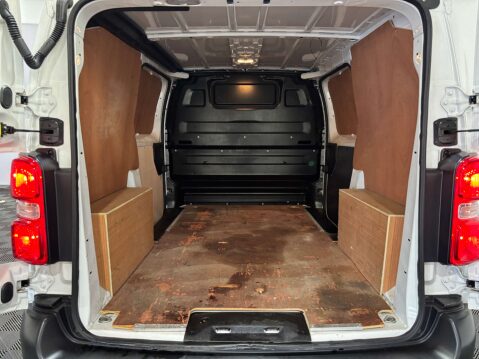 Vauxhall Vivaro F2900 Dynamic 1.5 SWB 31