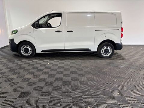 Vauxhall Vivaro F2900 Dynamic 1.5 SWB 33