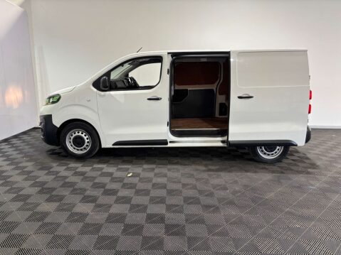 Vauxhall Vivaro F2900 Dynamic 1.5 SWB 37