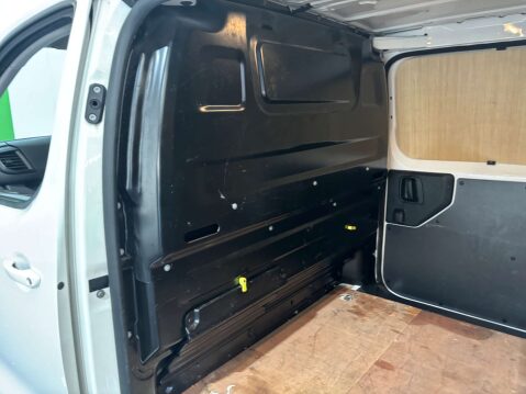 Vauxhall Vivaro F2900 Sportive 1.5 S/S LWB 13