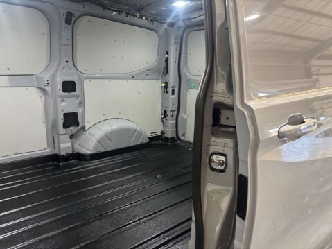 Ford Transit Custom 300 Limited EcoBlue A 2.0 SWB 31