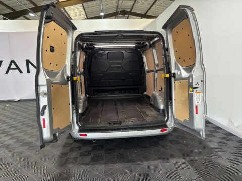 Ford Transit Custom 300 Limited 2.0 EcoBlue SWB 35