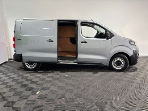Vauxhall Vivaro F2900 Dynamic 1.5 SWB 7