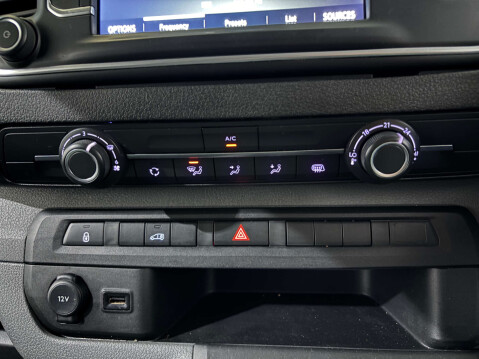 Vauxhall Vivaro F2900 Dynamic 1.5 SWB 21