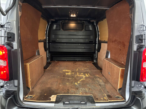Vauxhall Vivaro F2900 Dynamic 1.5 SWB 37
