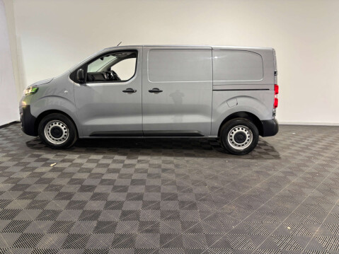 Vauxhall Vivaro F2900 Dynamic 1.5 SWB 42