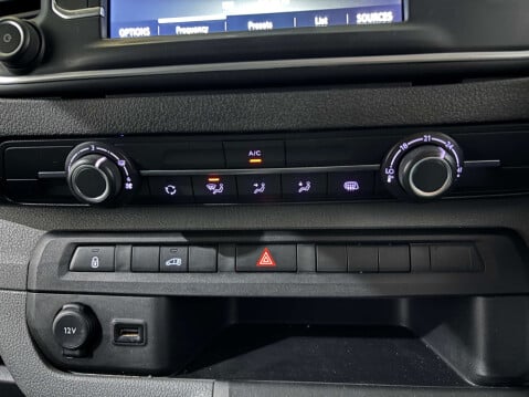 Vauxhall Vivaro F2900 Dynamic 1.5 SWB 21