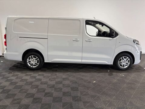 Vauxhall Vivaro F2900 Sportive 1.5 S/S 4