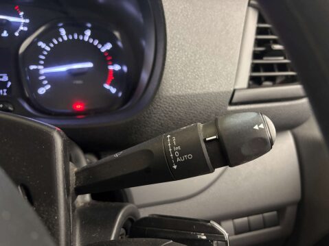 Vauxhall Vivaro F3100 Dynamic 2.0 S/S 17