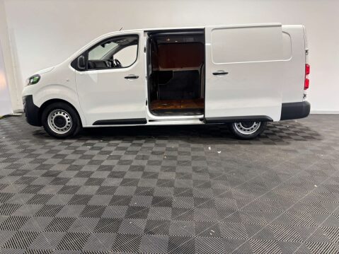 Vauxhall Vivaro F3100 Dynamic 2.0 S/S 8