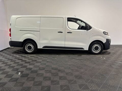 Vauxhall Vivaro F3100 Dynamic 2.0 S/S 6
