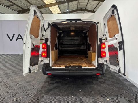 Vauxhall Vivaro F3100 Dynamic 2.0 S/S 9