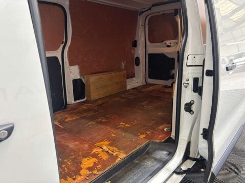 Vauxhall Vivaro F3100 Dynamic 2.0 S/S 12