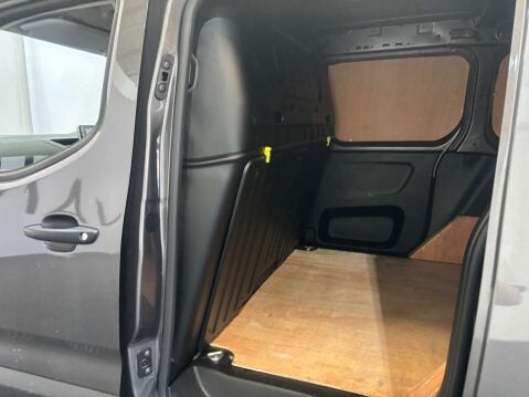 Peugeot Partner Professional Premium Blue 1.5 HDi 18