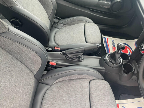 Mini Hatch 1.5 Cooper Euro 6 (s/s) 3dr 17