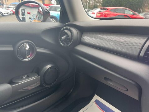 Mini Hatch 1.5 Cooper Euro 6 (s/s) 3dr 29