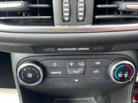 Ford Fiesta 1.1 Ti-VCT Zetec Euro 6 (s/s) 3dr 29