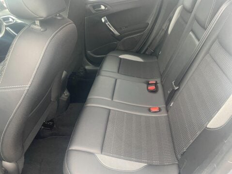 Peugeot 2008 1.2 PureTech Allure Euro 6 5dr 21