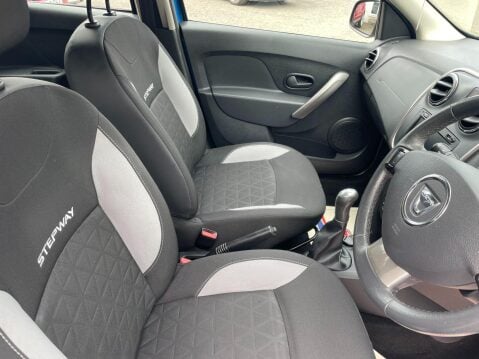 Dacia Sandero Stepway 0.9 TCe Laureate Euro 5 5dr 26